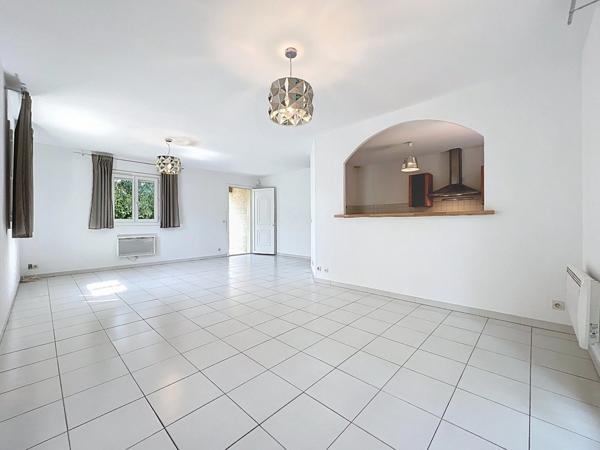 Maison à vendre 4 pièces de plain pied, SAINT GEORGES D'ORQUES (34)+ 454 m2 de terrain piscinable+ garage+ parking