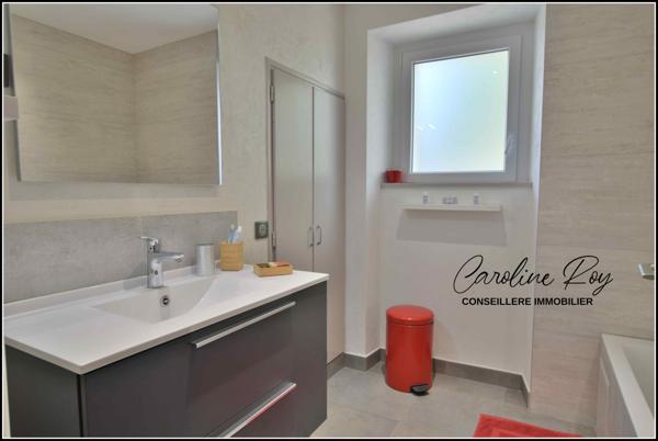 Clisson (44190) CLISSON Village à quelques minutes du centre ville, maison 4 ch, garage et jardin de 1176 m² environ.