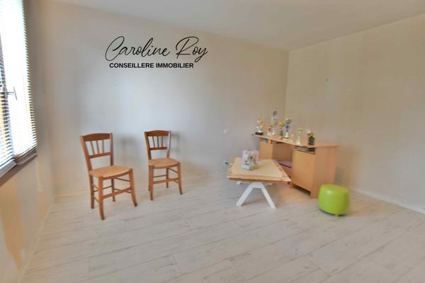 Clisson (44190) CLISSON Village à quelques minutes du centre ville, maison 4 ch, garage et jardin de 1176 m² environ.