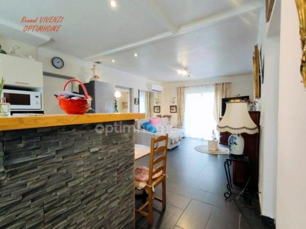 Maison de plain-pied sur 3 faces avec garage à Prades