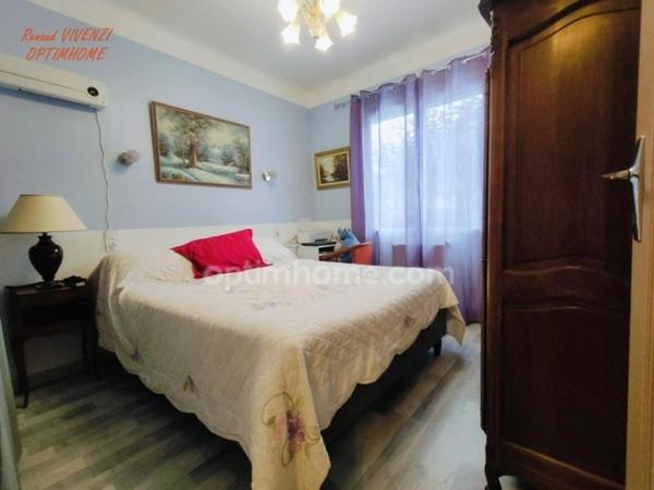 Maison de plain-pied sur 3 faces avec garage à Prades