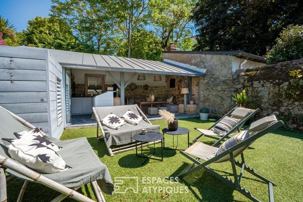 Maison de caractère avec piscine et jardin paysager à Monselet