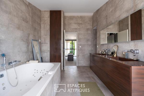 Maison de caractère avec piscine et jardin paysager à Monselet