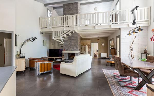 Maison à vendre    6 pièces •  Biscarrosse