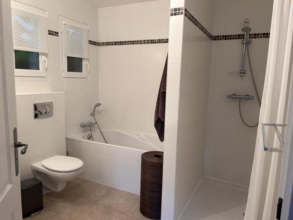 Maison directement sur le fairway du golf de pont royal avec piscine