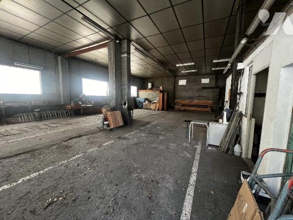 Grande maison de 4 appartements - 5 garages - hangar