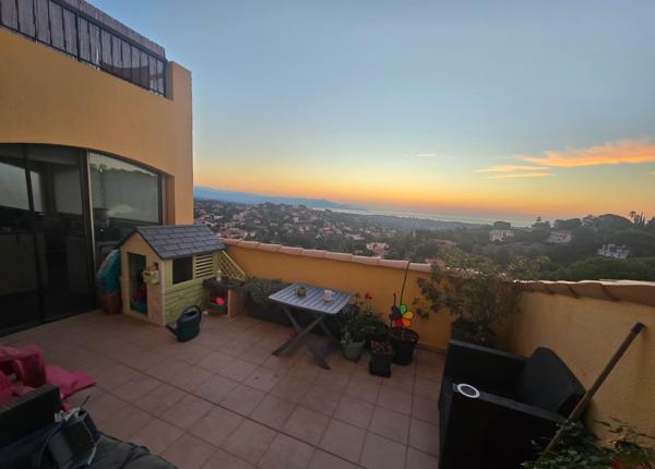 Super-Cannes - 3 pièces 57m2 - Terrasse 17m2 Vue Mer - 2 stationnements - Piscine