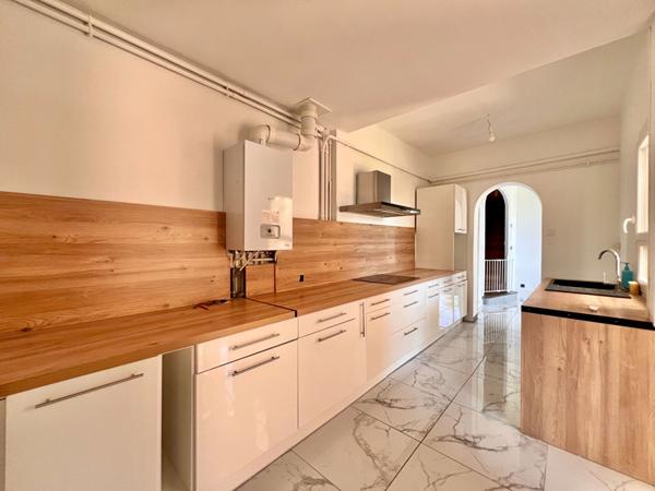 PROCHES COMMERCES ET ÉCOLES