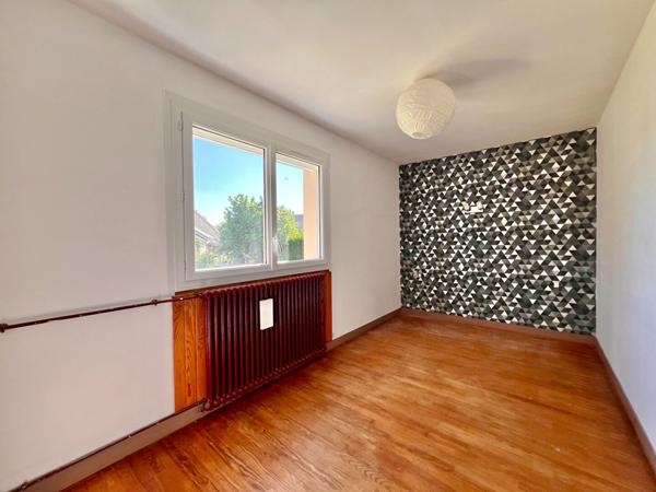 PROCHES COMMERCES ET ÉCOLES