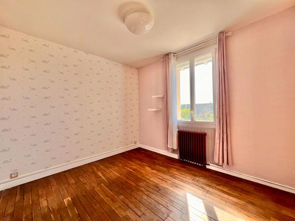 PROCHES COMMERCES ET ÉCOLES