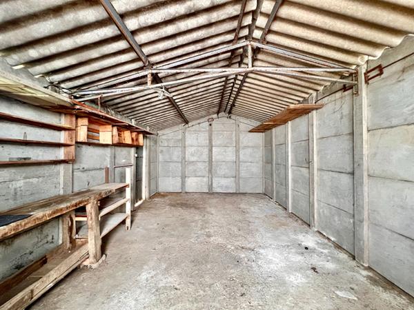 PROCHES COMMERCES ET ÉCOLES