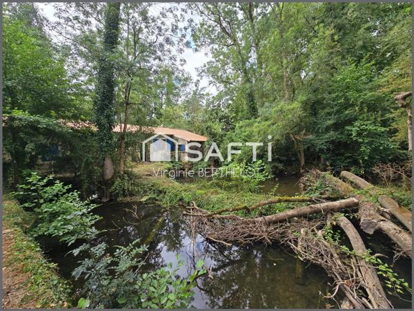 MOULIN A RENOVER AVEC CACHET / BEAU POTENTIEL/ PRESQU'ILE / CADRE VERDOYANT !