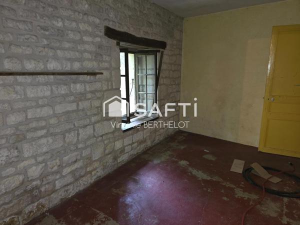 MOULIN A RENOVER AVEC CACHET / BEAU POTENTIEL/ PRESQU'ILE / CADRE VERDOYANT !