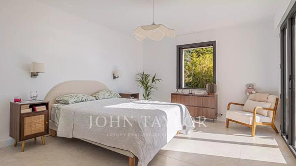 Villa rénovée vue mer - Proche Cannes