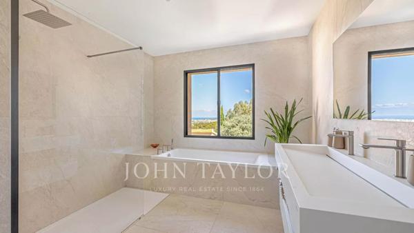 Villa rénovée vue mer - Proche Cannes