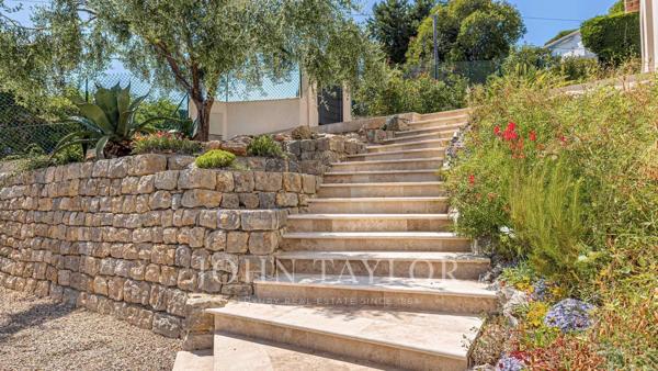 Villa rénovée vue mer - Proche Cannes