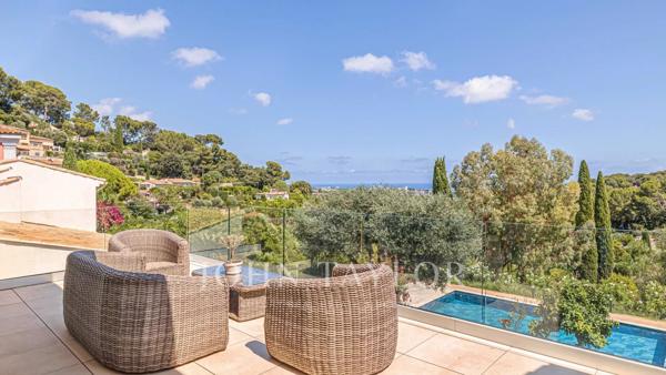 Villa rénovée vue mer - Proche Cannes