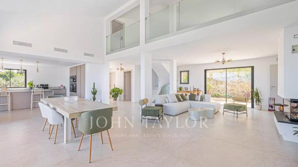 Villa rénovée vue mer - Proche Cannes