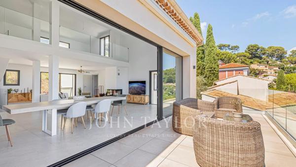 Villa rénovée vue mer - Proche Cannes