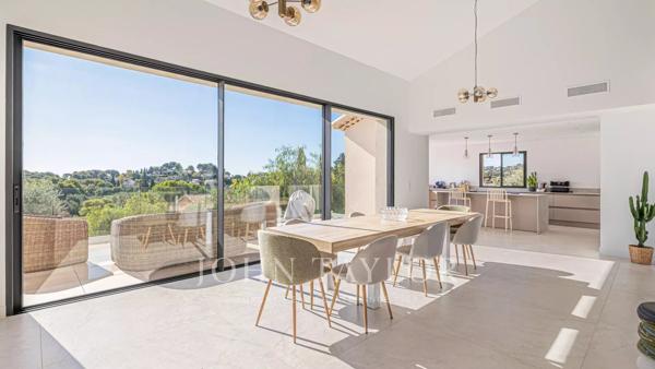 Villa rénovée vue mer - Proche Cannes