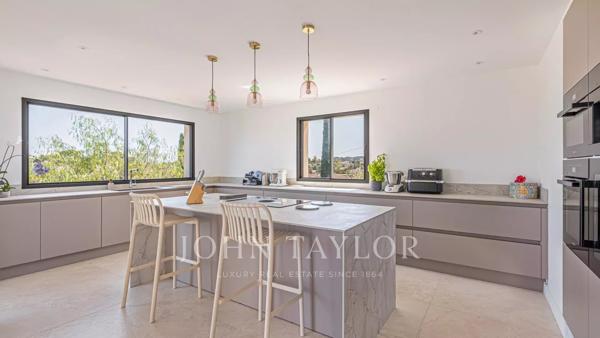 Villa rénovée vue mer - Proche Cannes