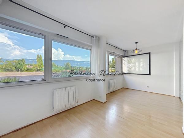 Appartement avec vue sur la piscine et le parc