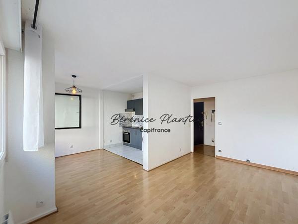 Appartement avec vue sur la piscine et le parc