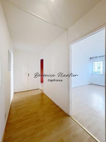 Appartement avec vue sur la piscine et le parc