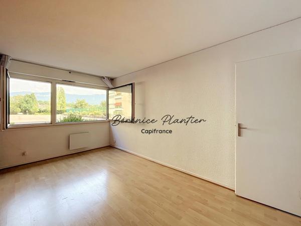 Appartement avec vue sur la piscine et le parc