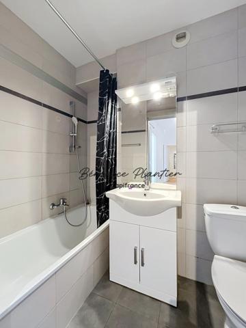 Appartement avec vue sur la piscine et le parc