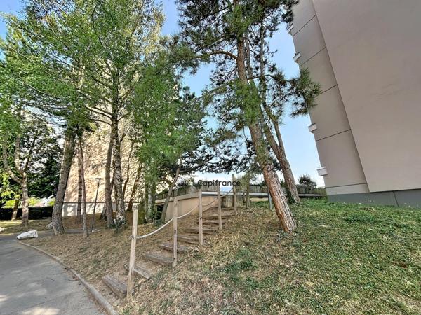 Appartement avec vue sur la piscine et le parc