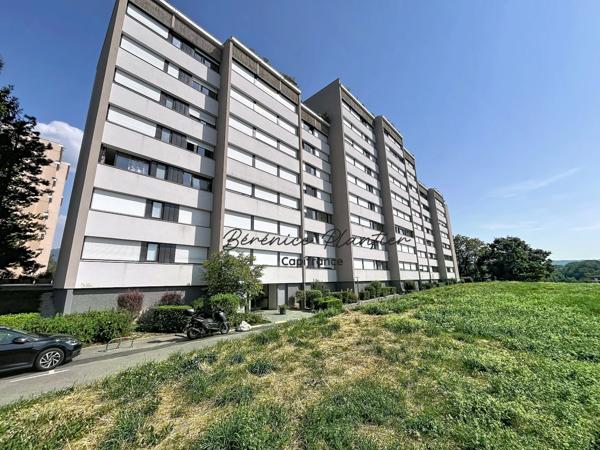 Appartement avec vue sur la piscine et le parc