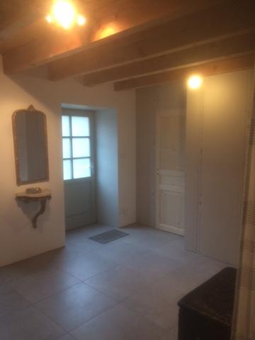 Maison entièrement reconstruite - terrasse, jardin, parking - séparable en deux - accès rivière Vals-les-Bains (07600)