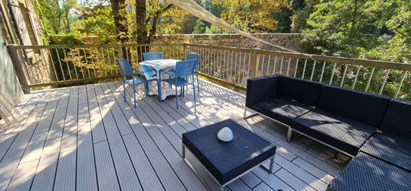 Maison entièrement reconstruite - terrasse, jardin, parking - séparable en deux - accès rivière Vals-les-Bains (07600)