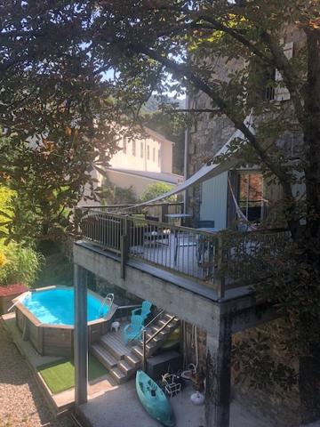 Maison entièrement reconstruite - terrasse, jardin, parking - séparable en deux - accès rivière Vals-les-Bains (07600)