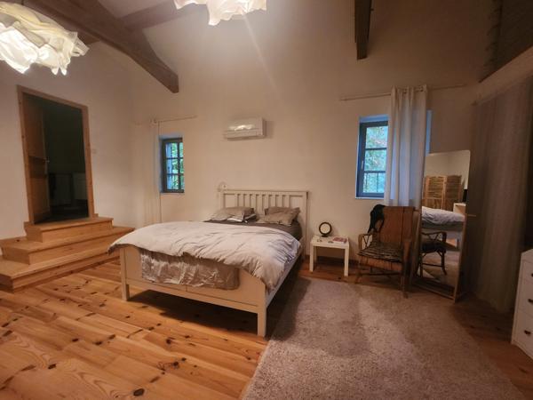 Maison entièrement reconstruite - terrasse, jardin, parking - séparable en deux - accès rivière Vals-les-Bains (07600)