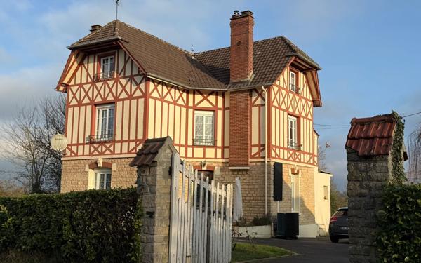 Maison à vendre    8 pièces •  Villebadin