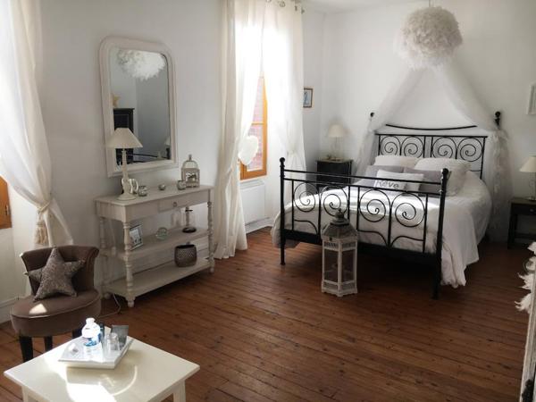 Maison Eguzon Chantome 11 pièce(s) 315 m2