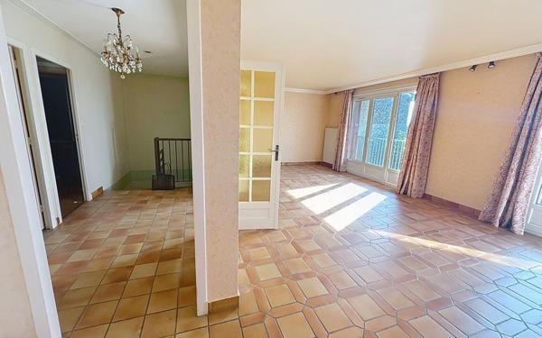 Maison à vendre    6 pièces •  Bourg-lès-Valence