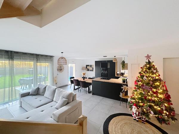 Coup de cœur assuré pour cette maison récente en fond d’impasse !!!