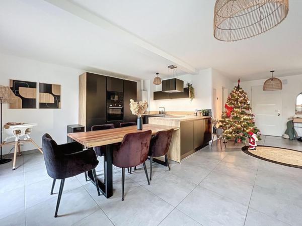 Coup de cœur assuré pour cette maison récente en fond d’impasse !!!