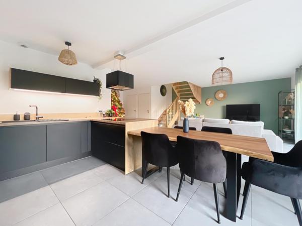 Coup de cœur assuré pour cette maison récente en fond d’impasse !!!