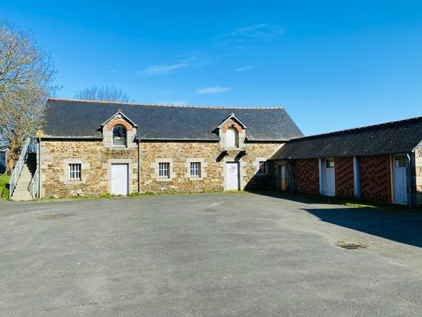 Ensemble immobilier à rénover à PLERIN