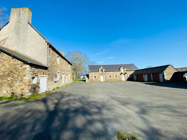 Ensemble immobilier à rénover à PLERIN