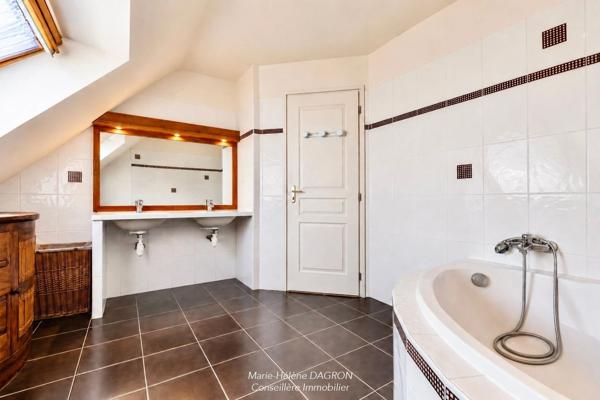 Maison à vendre 8 pièces  (56)