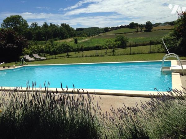 Superbe demeure de charme en pierre avec piscine le tout dans un écrin de verdure