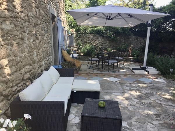 Superbe demeure de charme en pierre avec piscine le tout dans un écrin de verdure