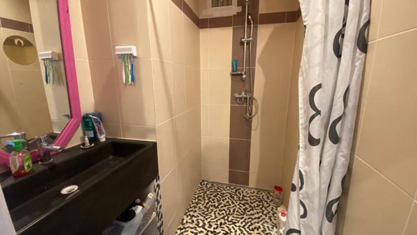 Bollène (84500) Grand et bel ensemble immobilier avec garage et terrain de 901 m2