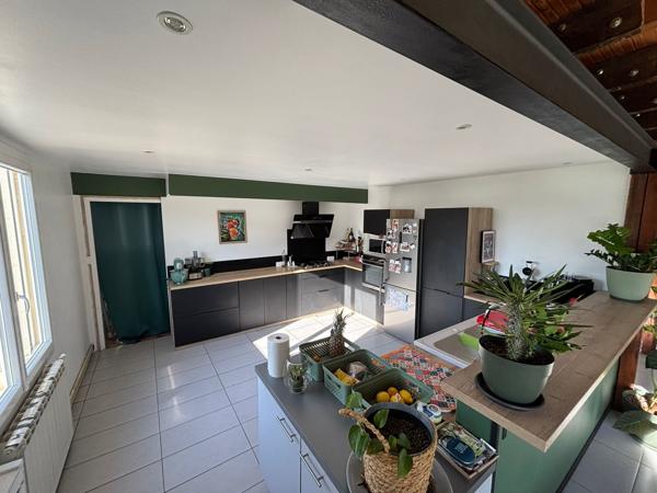 Bollène (84500) Grand et bel ensemble immobilier avec garage et terrain de 901 m2