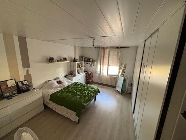 Bollène (84500) Grand et bel ensemble immobilier avec garage et terrain de 901 m2